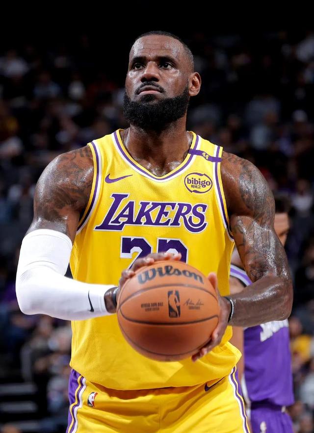 勇士不断突破!,詹姆斯连续十二场比赛得分超过锐不可当再创辉煌时刻 勇士不断突破!,詹姆斯连续十二场比赛得分超过锐不可当再创辉煌时刻