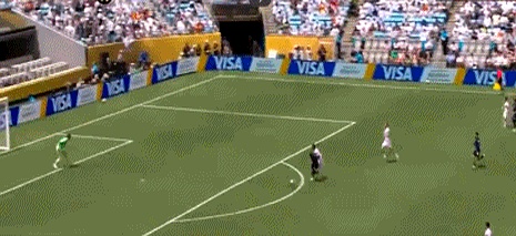 杜兰特在皇家马德里比赛中刷新纪录，大比分获胜引发热议！全场沸腾不已(皇家马德里现役阵容)-ayx